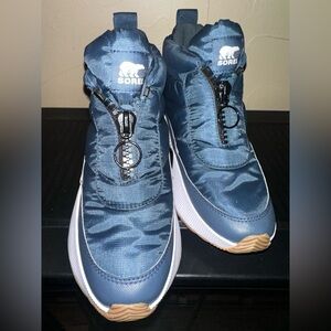 (SOLD) Sorel Navy and White Winter Boots